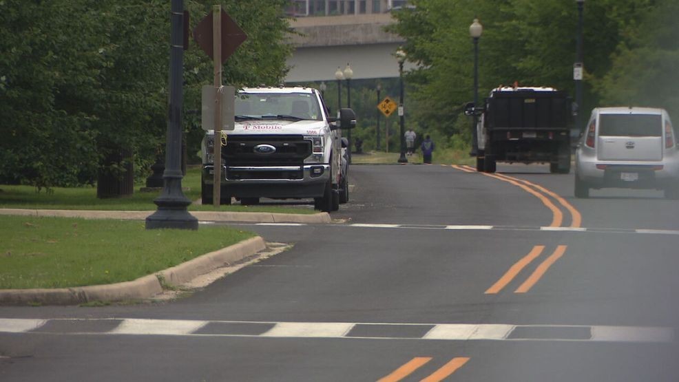 Image for story: Woman shot near Anacostia Park swimming pool, homicide unit notified 