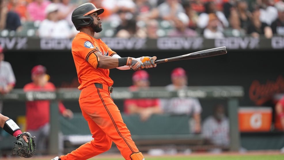 Image for story: Mullins, Sanchez go back-to-back leading O's 6-5 win over Los Angeles